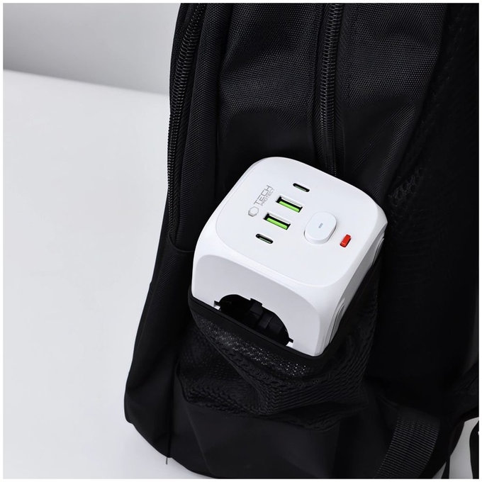 Chargeur secteur PCL3X4 Power Socket 2 USB & 2 USB-C & 3 Socket, blanche, Tech-Protect