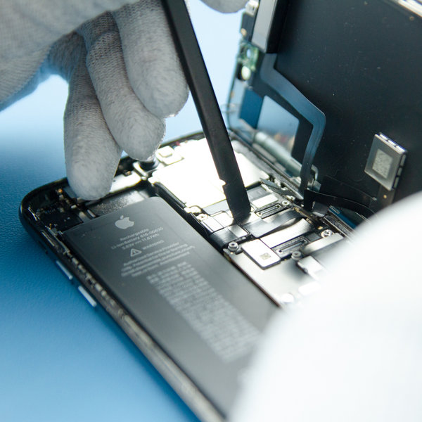 Débranchez l'écran OLED + le capteur avant et le numériseur