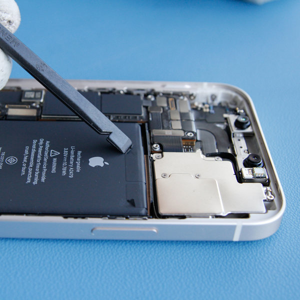 Décoller les poignées adhésives